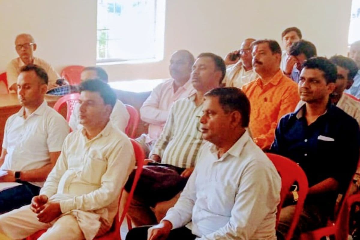 बक्सर में जनगणना कार्य को लेकर अहम बैठक, बीडीओ ने लापरवाही पर दी सख्त चेतावनी