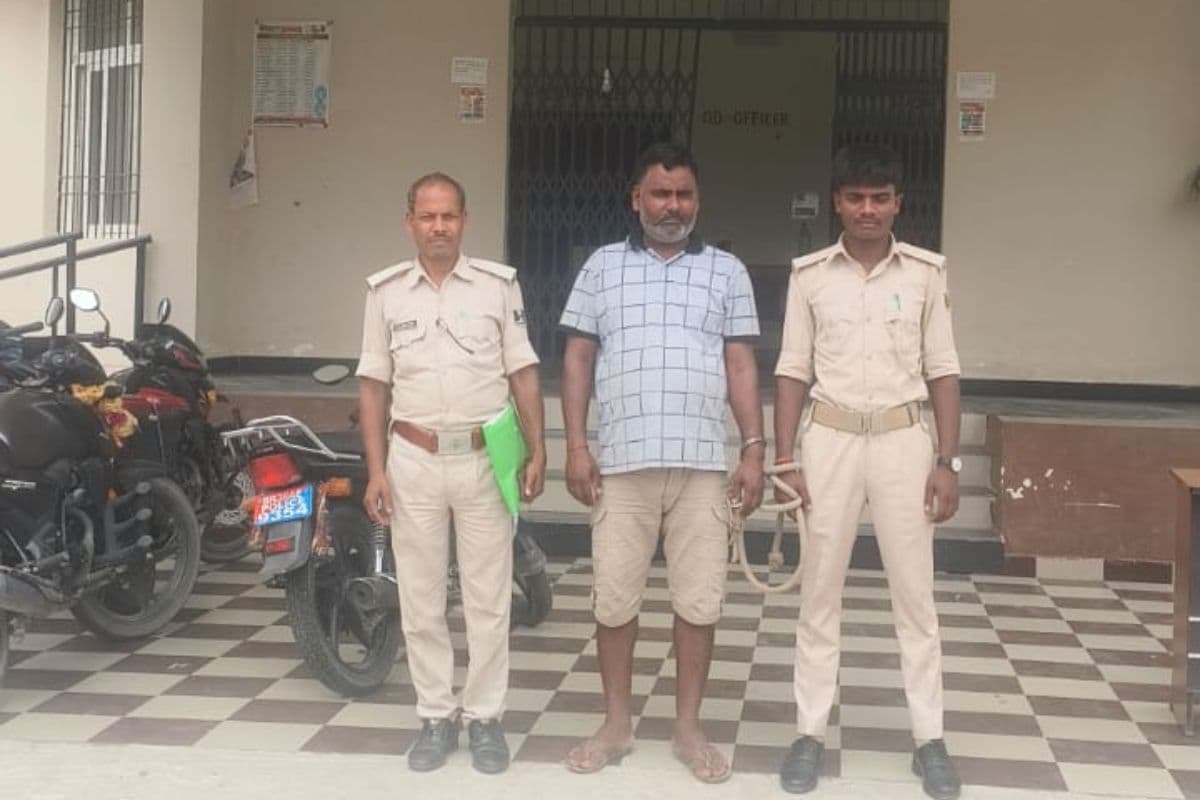 अररिया: फुलकाहा पुलिस की बड़ी कार्रवाई, सुसाइड के लिए उकसाने का नामजद आरोपी विनोद यादव मानिकपुर से गिरफ्तार
