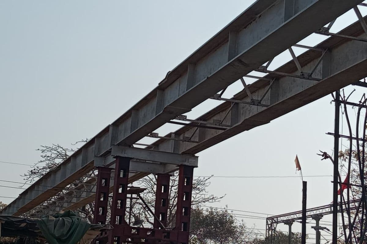 आरा में विकास कार्य पर सवाल, 4 साल बाद भी लटका ओवर ब्रिज प्रोजेक्ट; लोगों को झेलनी पड़ रही दिक्कत