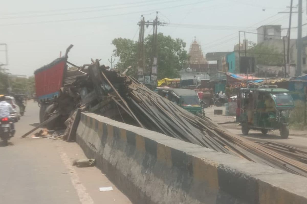 iron truck loaded climbs on divider