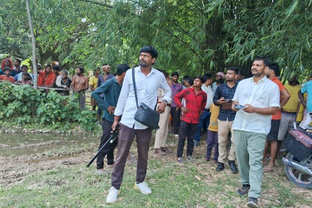टीकापट्टी के चकला बहियार में एक और तेंदुआ होने की पुरजोर संभावना, वन विभाग ने करायी माइकिंग, ड्रोन से तलाश जारी