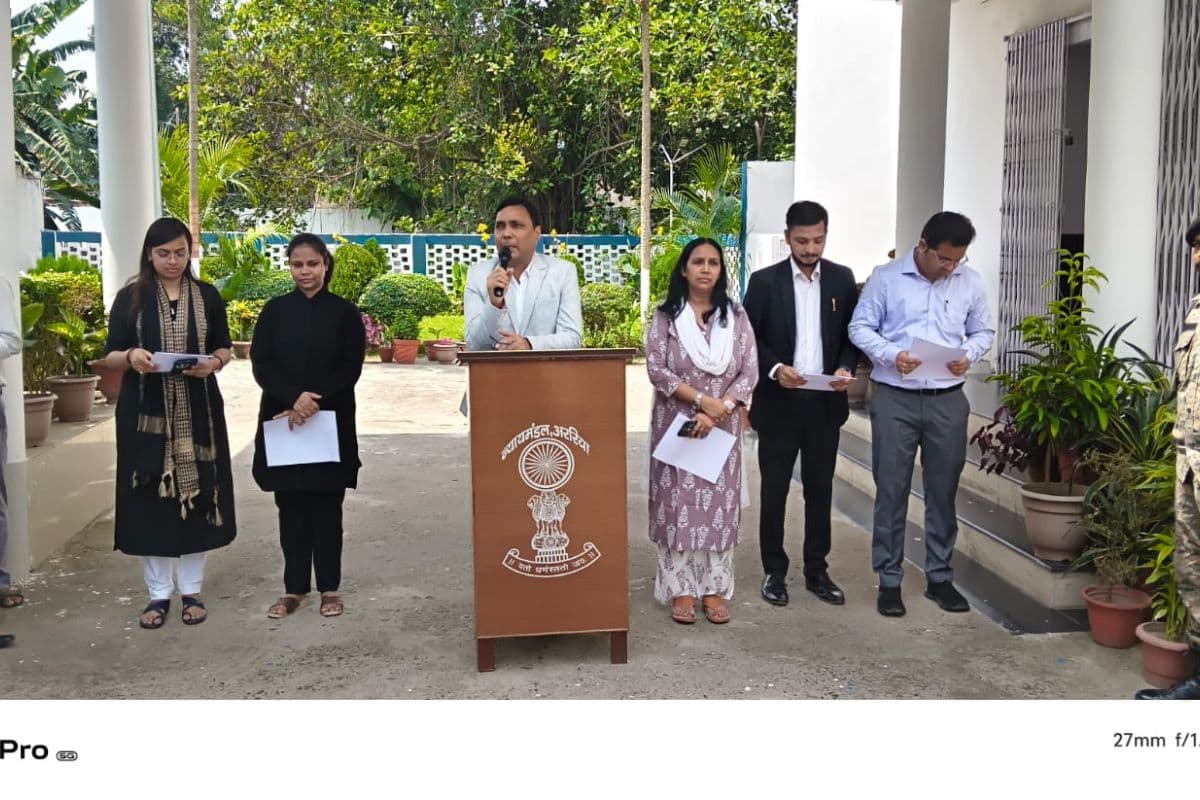 तंबाकू सेवन से आर्थिक, मानसिक व शारीरिक नुकसान होता है: जिला जज गुंजन पाण्डेय, व्यवहार न्यायालय में ली गई शपथ