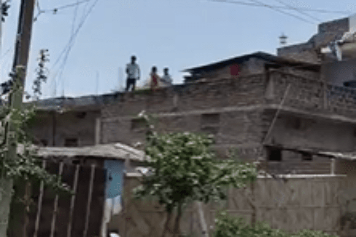 बेगूसराय में जमीनी विवाद में जमकर हुई पत्थरबाजी,आधा दर्जन लोग घायल
