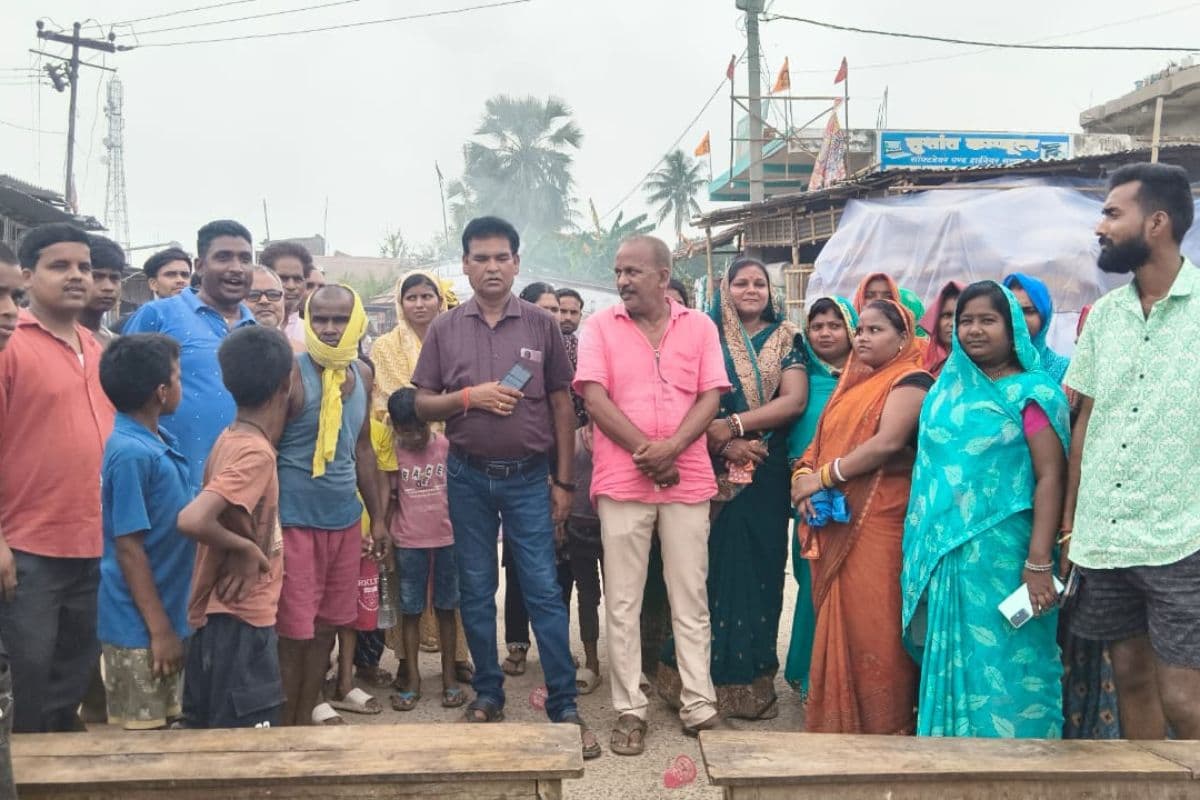 पूर्णिया के बड़हराकोठी बाजार में जलजमाव पर फूटा गुस्सा: बड़हरा-बिहारीगंज मुख्य सड़क जाम कर ग्रामीणों ने किया जोरदार प्रदर्शन