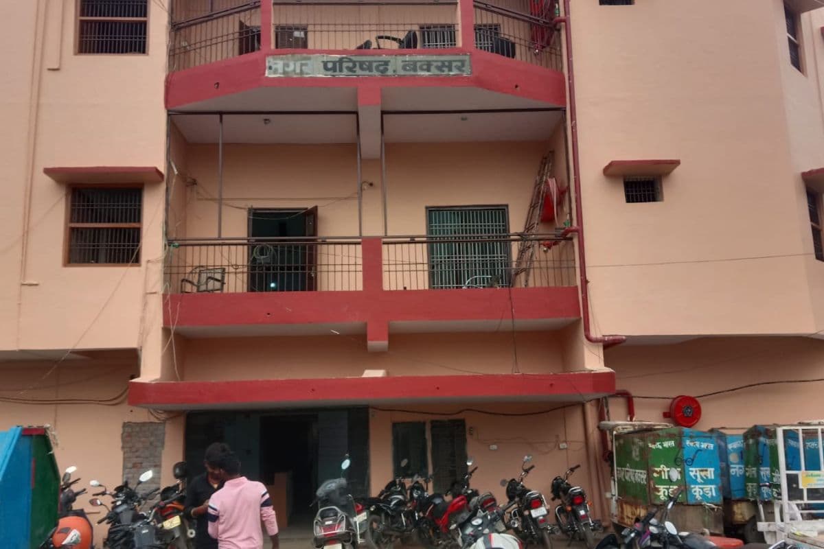 बक्सर में सफाई व्यवस्था ठप, मांगों को लेकर  हड़ताल पर उत्तर गए कर्मी