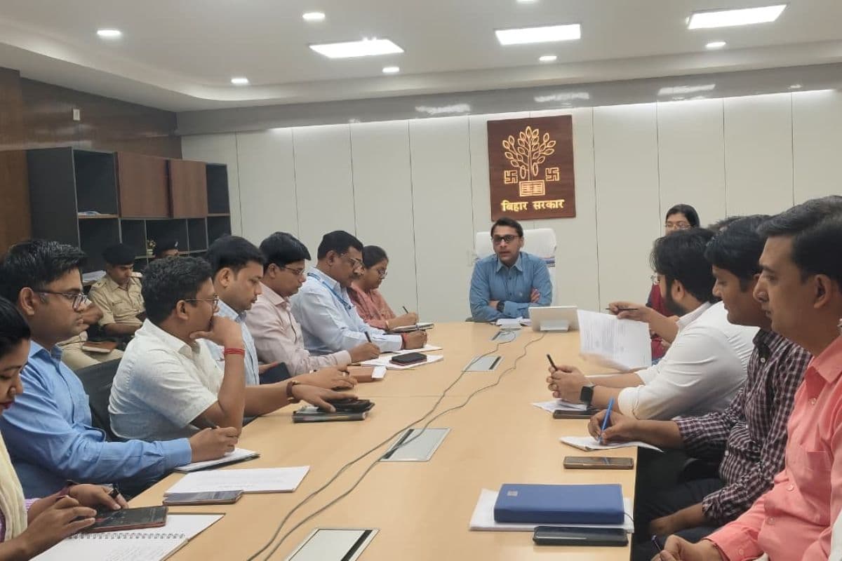 एमएलसी उप चुनाव को लेकर प्रशासन अलर्ट, आरा में अधिकारियों को दिए गए सख्त निर्देश