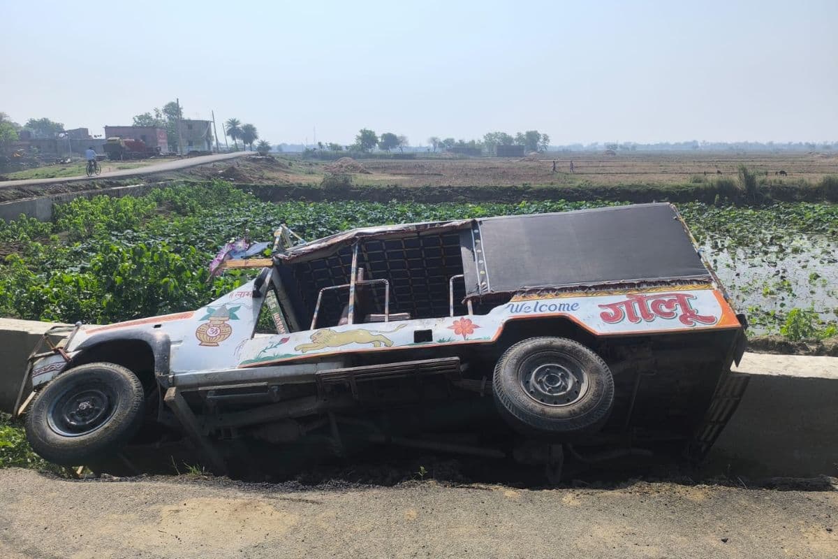 औरंगाबाद में बड़ा हादसा टला: बच्चों से भरी पिकअप पलटी, 10 से अधिक छात्र घायल