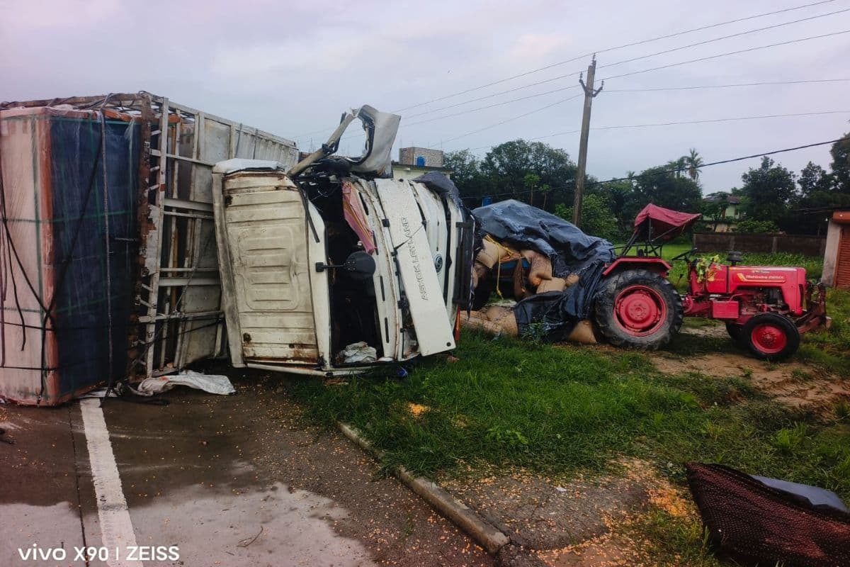 NH 327 पर भीषण सड़क हादसा, खड़े ट्रैक्टर में ट्रक ने मारी टक्कर, मालिक की मौके पर ही मौत