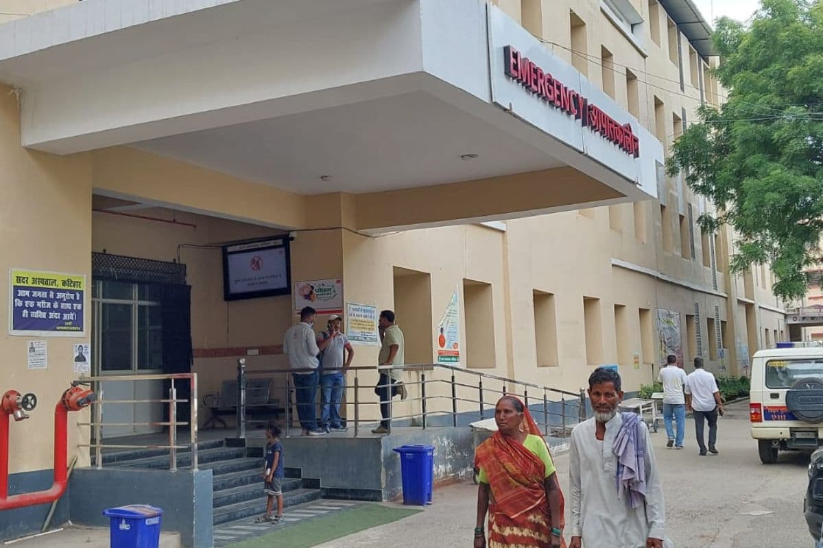 कटिहार सदर अस्पताल का शनिवार का ड्यूटी रोस्टर जारी: ओपीडी में बैठेंगे विशेषज्ञ चिकित्सक, आपातकालीन वॉर्ड में 24 घंटे तैनात रहेंगे डॉक्टर