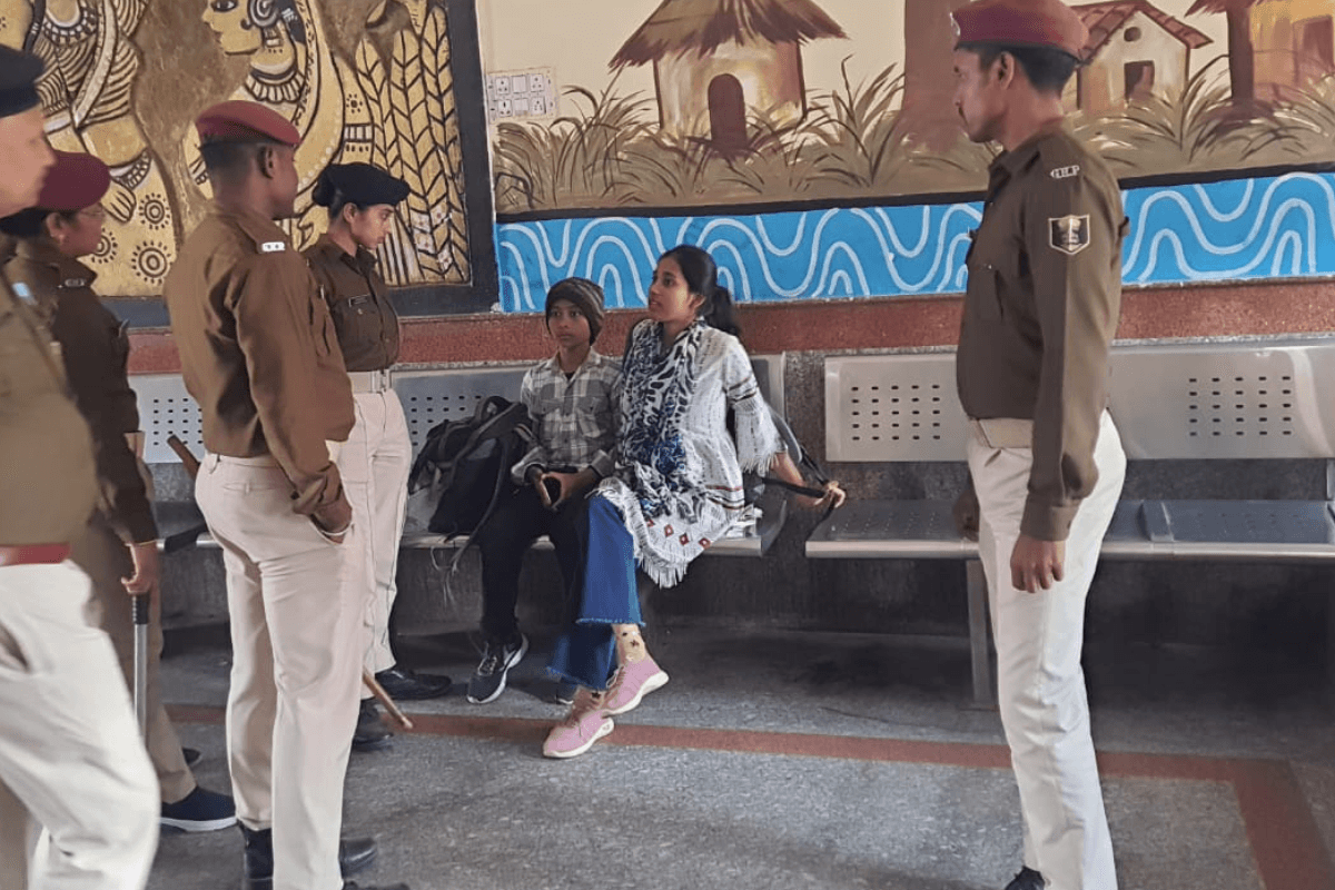 छपरा-गोमतीनगर एक्सप्रेस में मिले महिला के शव के टुकड़ों की जांच तेज, थावे से छपरा के बीच सभी स्टेशनों के कैमरे मिले खराब
