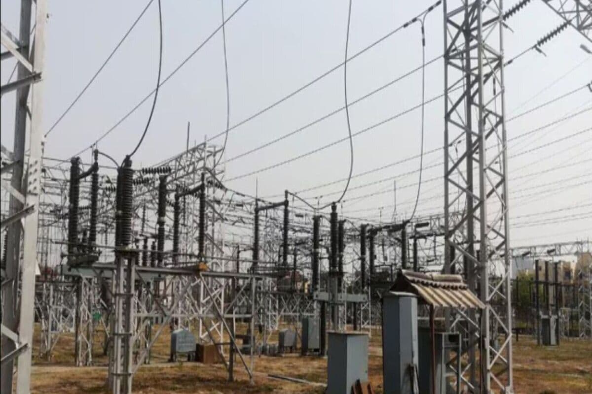 Jehanabad News : भीषण गर्मी से पहलेजा सब स्टेशन पर बढ़ा ट्रांसफॉर्मर का दबाव, बिजली आपूर्ति प्रभावित