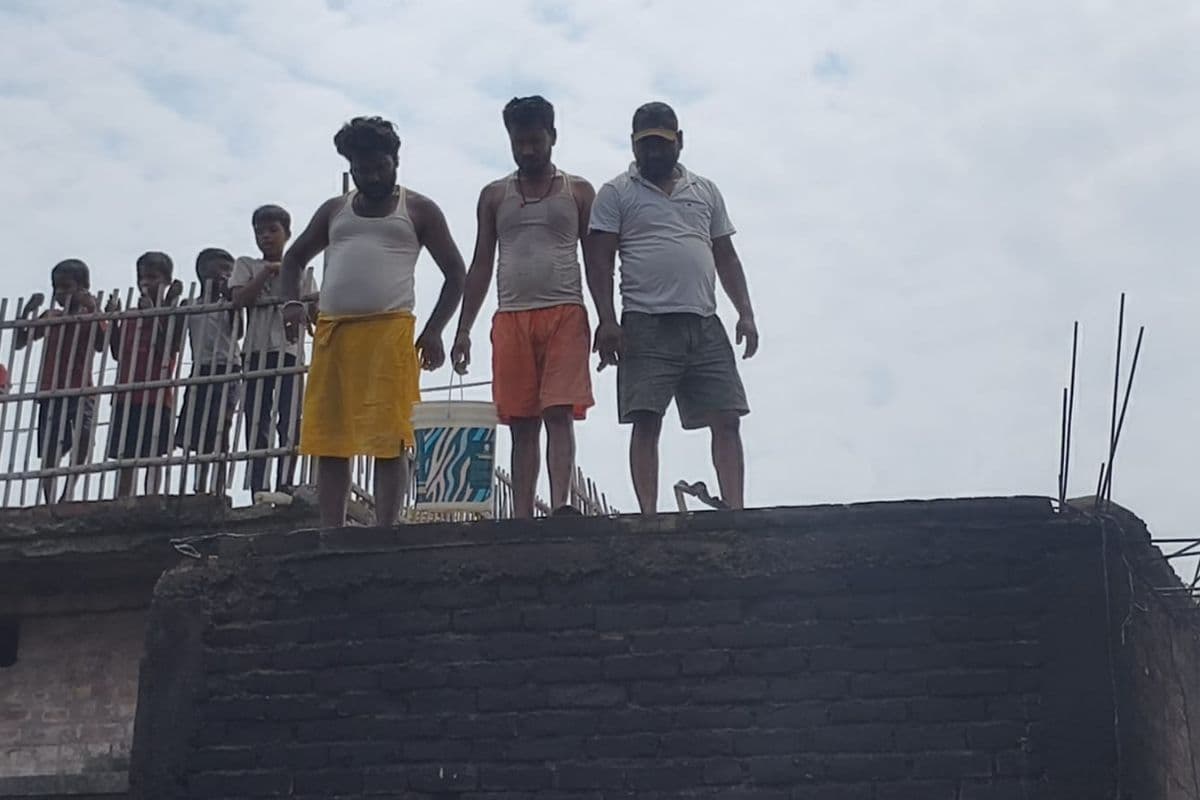 समेली में अगलगी से एक घर जलकर राख, अनाज-कपड़ा और बर्तन सब खाक, ग्रामीणों ने पाया आग पर काबू