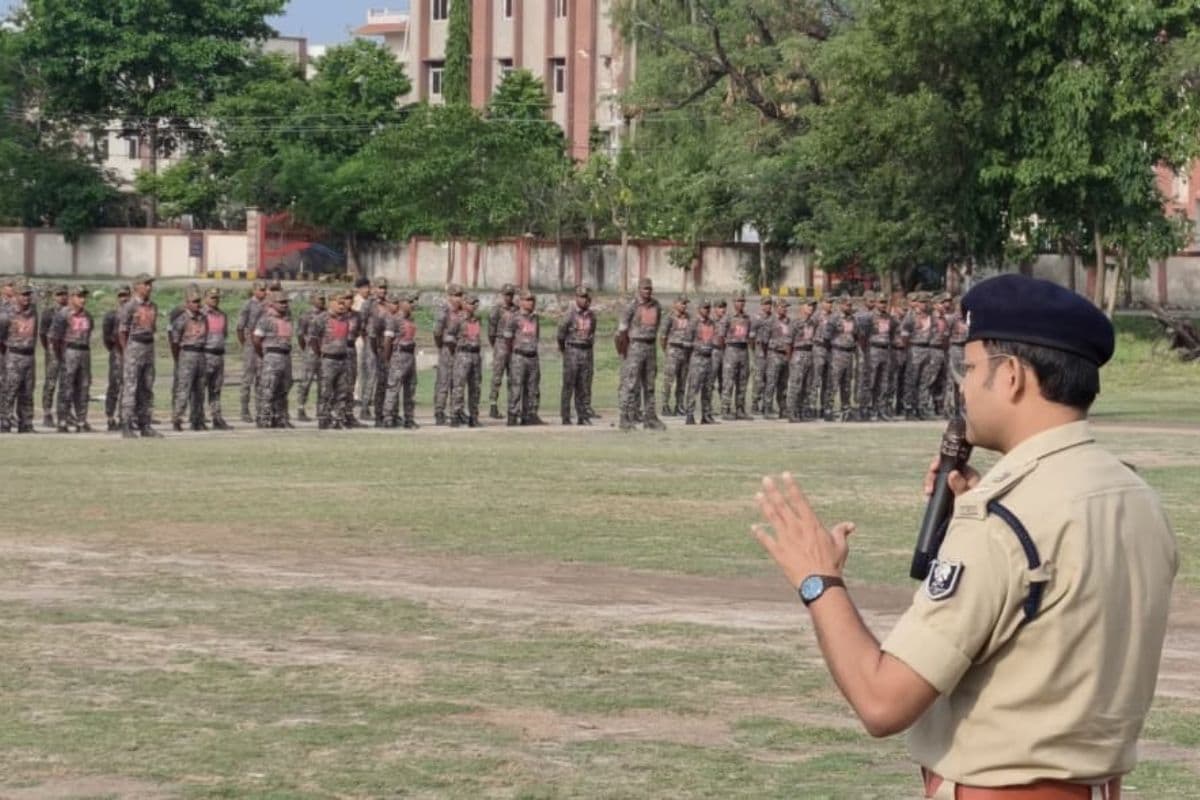 Muzaffarpur News: एसएसपी ने परेड में प्रशिक्षु सिपाहियों को सिखाए पुलिसिंग के गुर, दिया सफलता का मंत्र