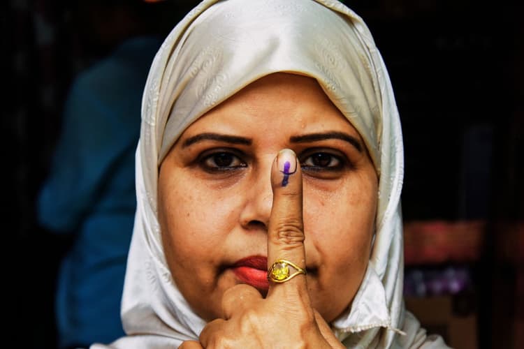 अल्पसंख्यक बेल्ट की वोटिंग में 20 प्रतिशत तक उछाल, ये दीदी की सत्ता की गारंटी है या परिवर्तन का संकेत?