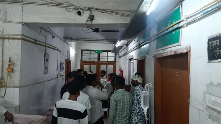Muzaffarpur News: मुजफ्फरपुर में भीषण सड़क हादसा पिकअप बाइक की टक्कर, दो की हालत नाजुक