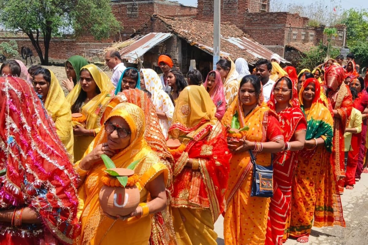 रोझई में महाकाली प्राण प्रतिष्ठा यज्ञ का शुभारंभ, कलश यात्रा में उमड़ा आस्था का सैलाब