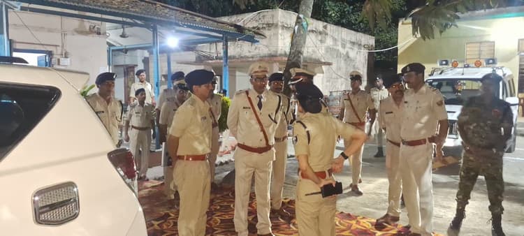 पूर्णिया आईजी ने रात तक खंगाली बनमनखी थाना की केस फाइलें, कमियां दूर करने का दिया फरमान