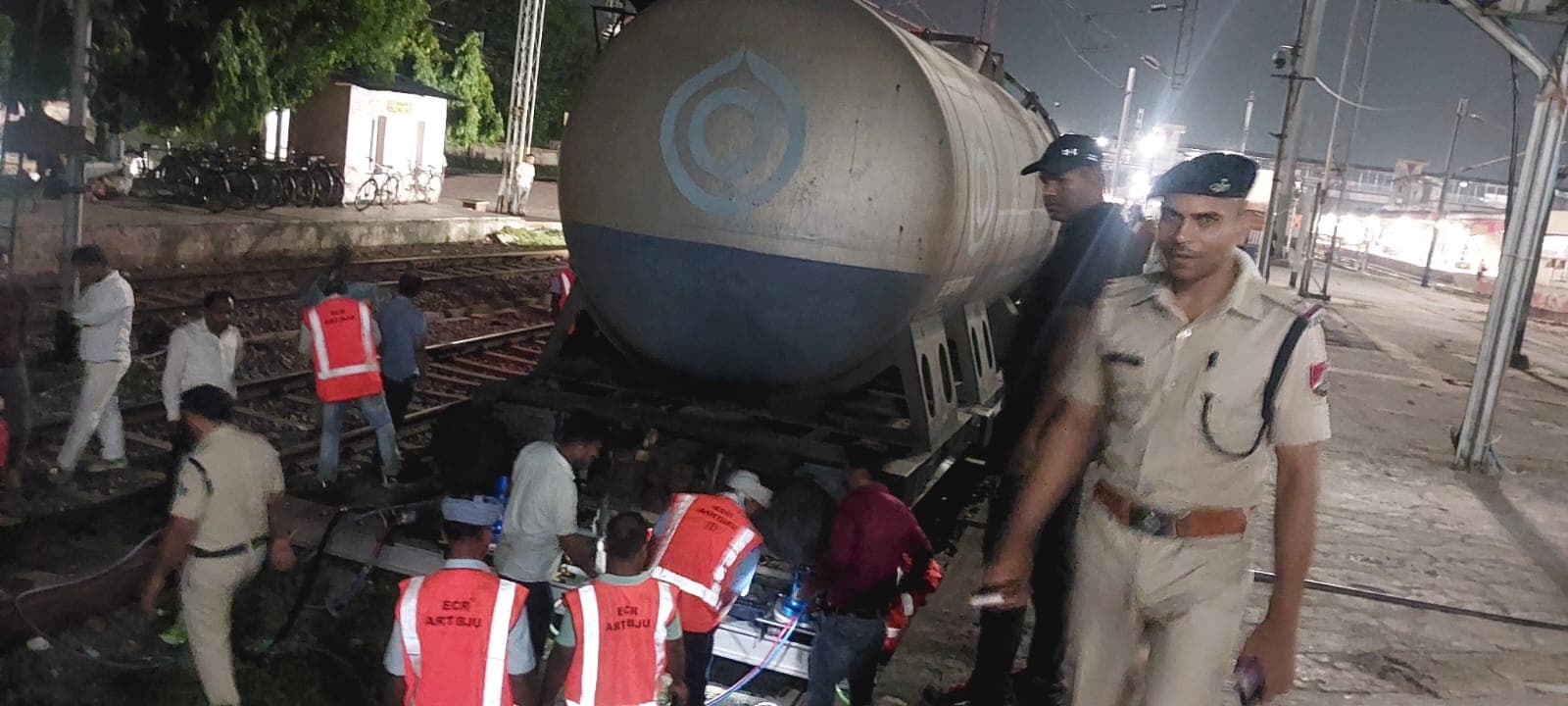 Barauni Dairy milk cargo tank derailed Barauni Junction Sentig railway line Begusarai