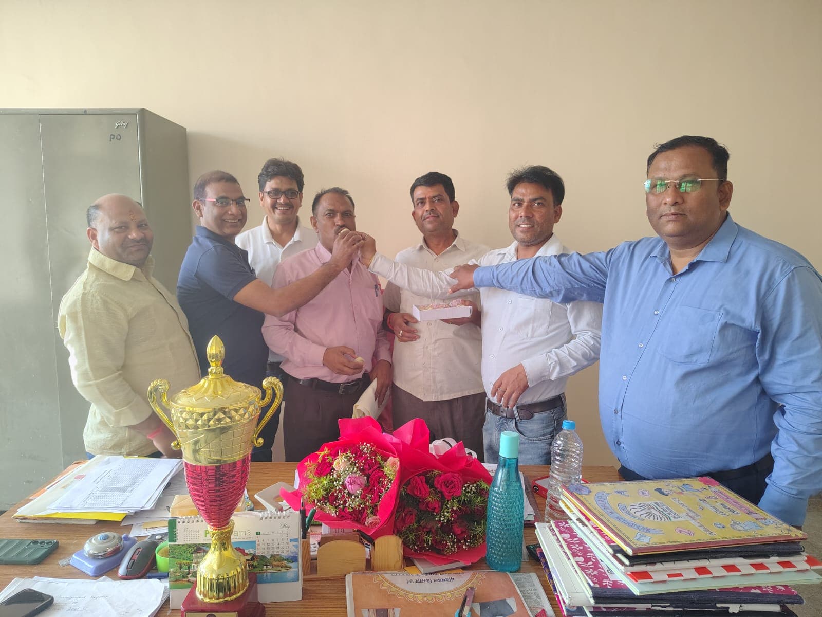 केंद्रीय विद्यालय के प्राचार्य को दी गई विदाई, सम्मान समारोह में भावुक माहौल