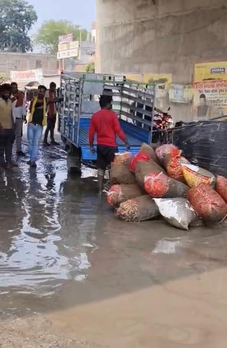 SAHARSA: लगातार बारिश से सोनवर्षा में जनजीवन अस्त-व्यस्त, जलजमाव और जर्जर सड़कों से बढ़ी लोगों की परेशानी