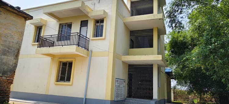 KATIHAR NEWS: मनसाही में करोड़ों का पशु अस्पताल तैयार, हैंडओवर के अभाव में जर्जर भवन में काम करने को मजबूर डॉक्टर
