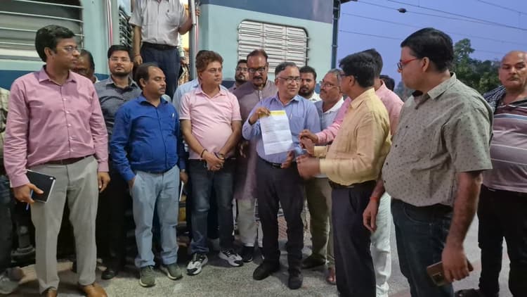 MADHEPURA: मुरलीगंज स्टेशन पर जल्द बनेगा हाई लेवल प्लेटफॉर्म, 10 हजार लीटर पानी टंकी की सुविधा का मिलेगा लाभ