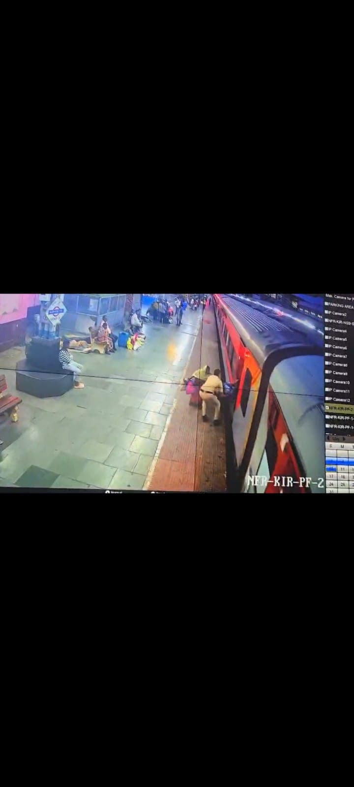 KATIHAR: चलती इंटरसिटी ट्रेन से उतरने के दौरान महिला यात्री प्लेटफॉर्म और ट्रेन के बीच फंसी, RPF जवान ने बचाई जान