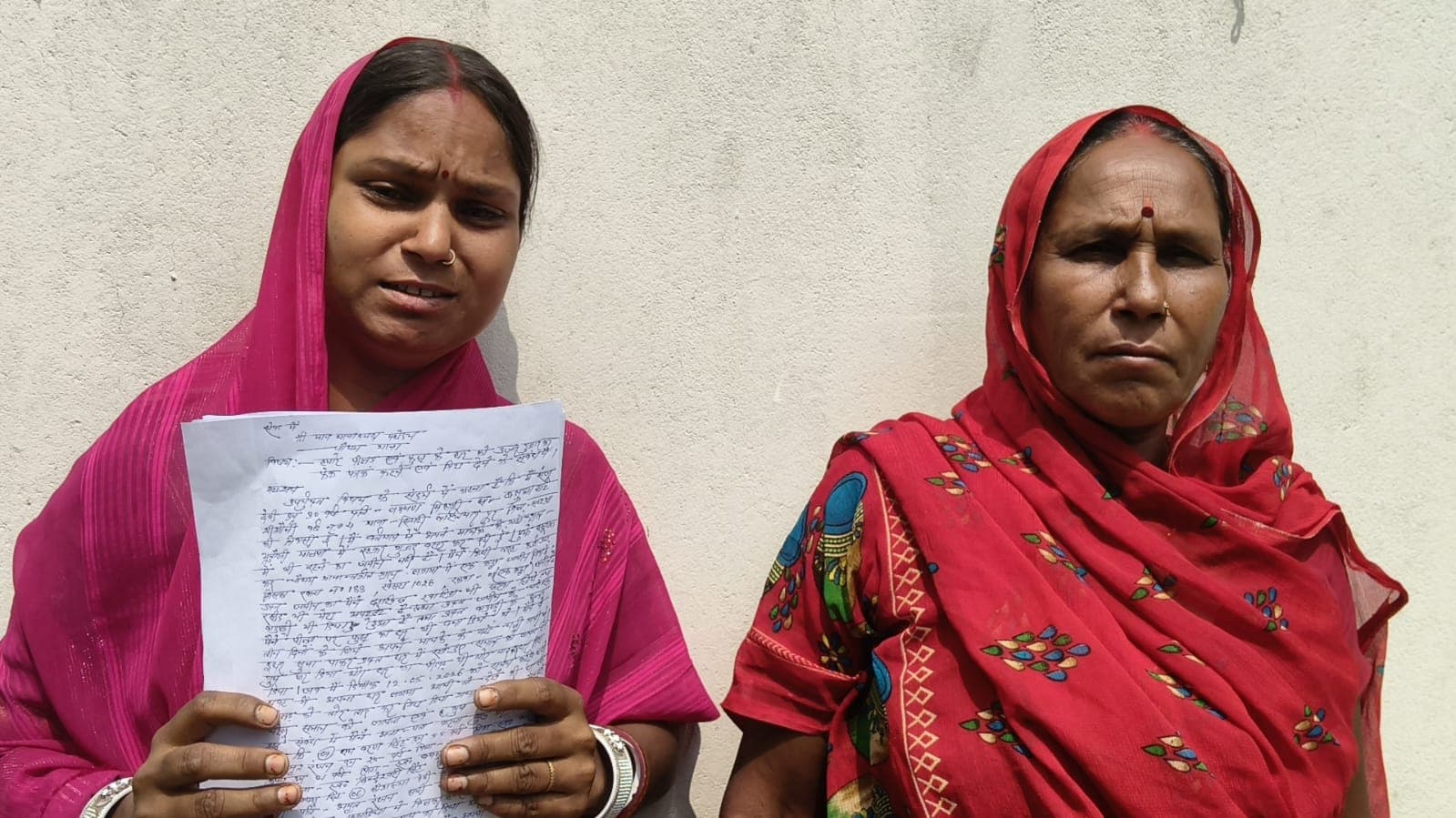 KHAGARIA: घर तोड़कर लूटपाट का आरोप, पीड़ित महिला ने चौथम थाना में लगाई न्याय की गुहार