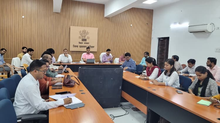 KATIHAR: फार्मर रजिस्ट्री अभियान को लेकर डीएम सख्त, माइक्रोप्लान के तहत वंचित किसानों का कार्य शीघ्र पूरा करने का निर्देश