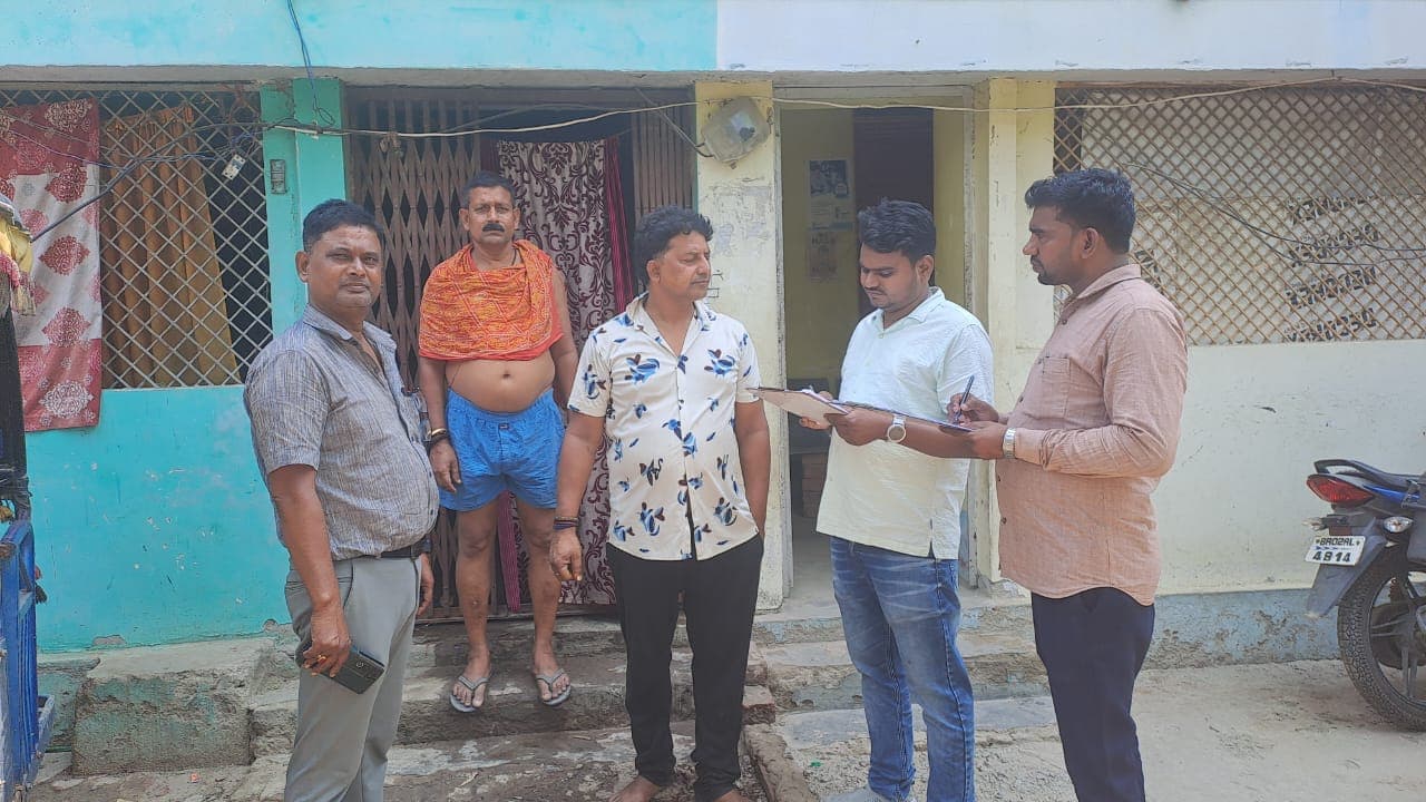 KHAGARIA: परबत्ता में रफ्तार पकड़ रहा जनगणना कार्य, घर-घर पहुंचकर जुटाई जा रही जानकारी