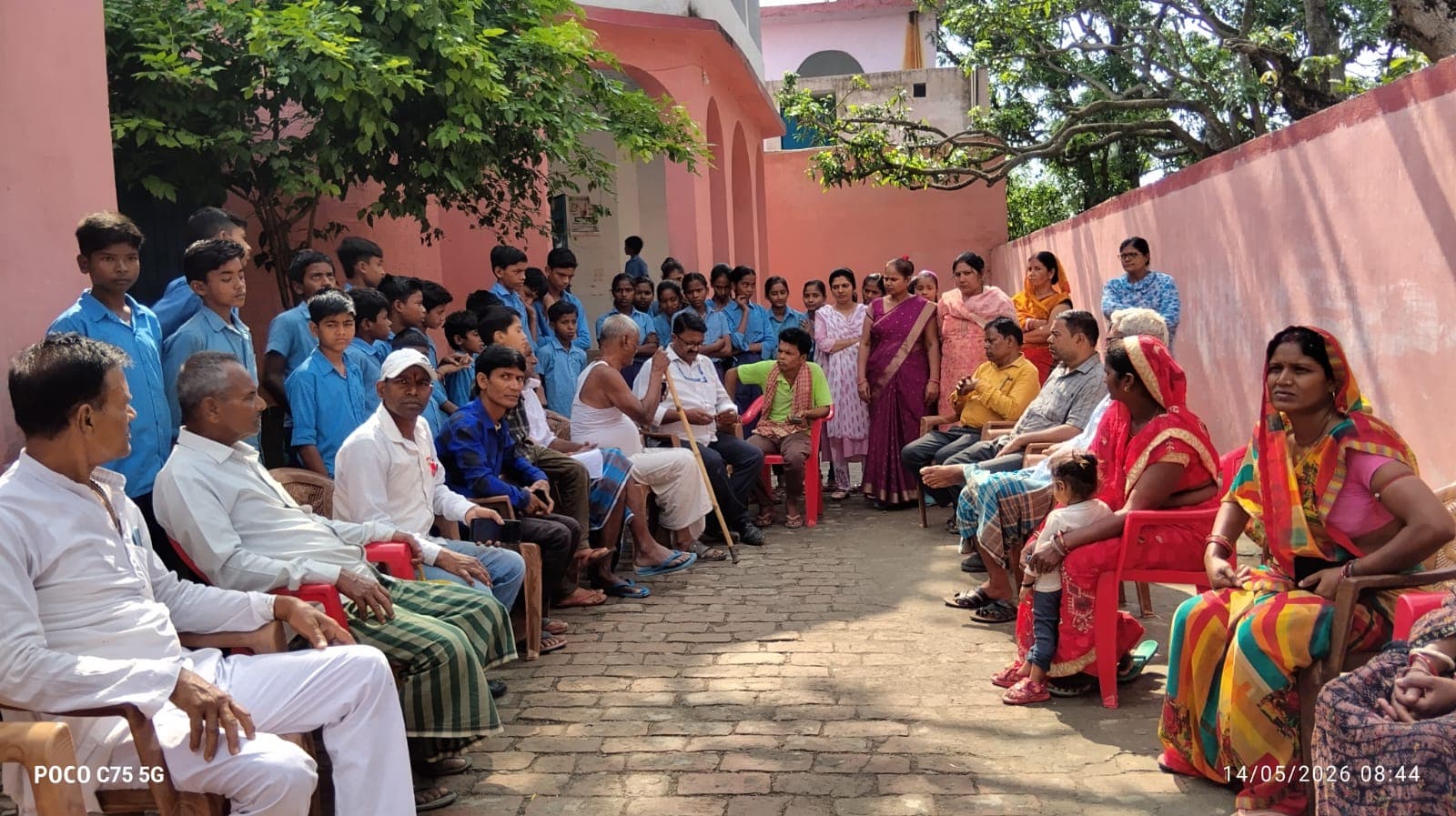 Khagaria: स्कूल है या तबेला! अराजक तत्वों ने स्कूल में किया उपद्रव, क्लास रूम को बना डाला शौचालय