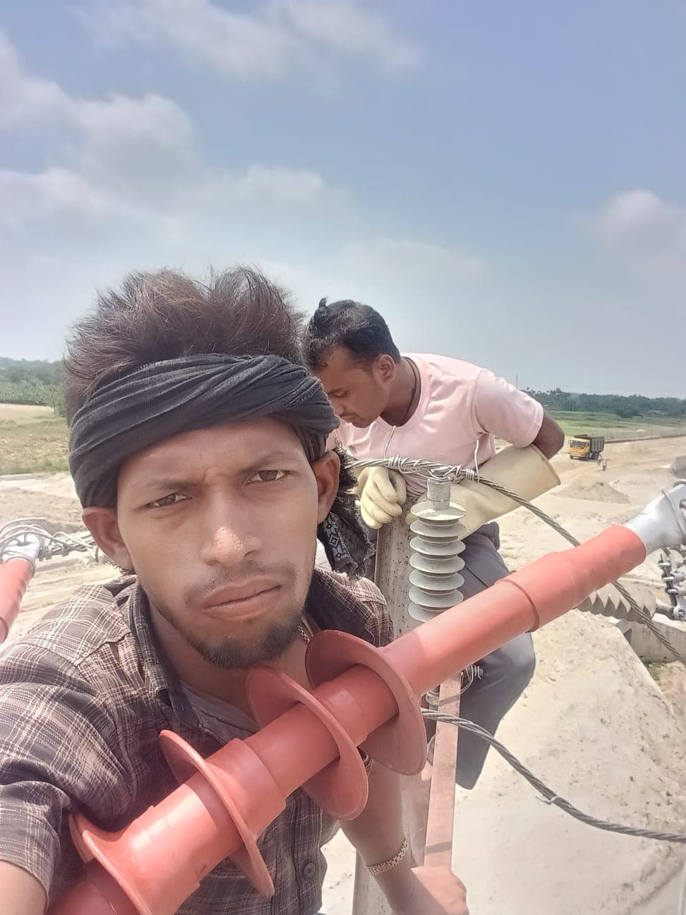 Khagaria: आंधी-तूफान से गोगरी में बिजली व्यवस्था ध्वस्त, 40 इंसुलेटर ब्लास्ट के बाद इलाके में ब्लैकआउट
