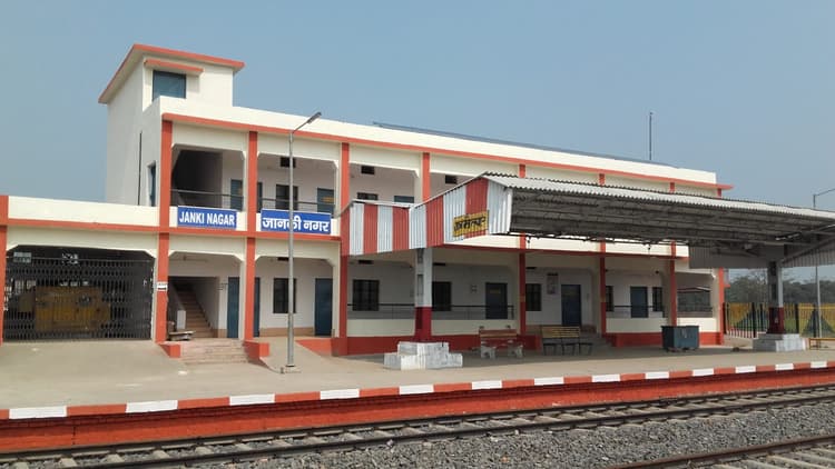 डीआरएम का वीडियो कॉल निरीक्षण, जानकीनगर स्टेशन पर मचा हलचल, दिए जरूरी निर्देश