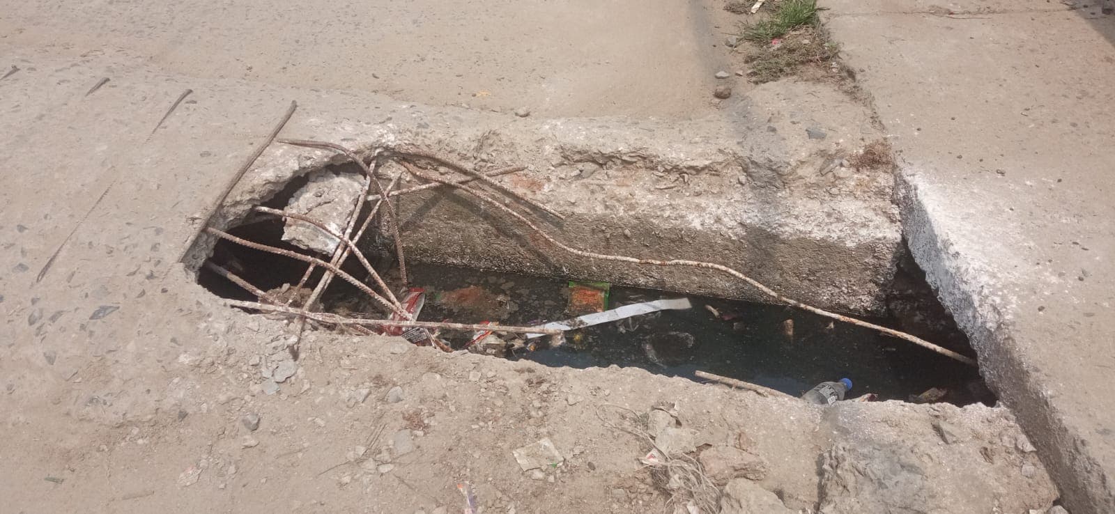 टूटा नाला ढक्कन बना हादसे का कारण, लोगों में आक्रोश