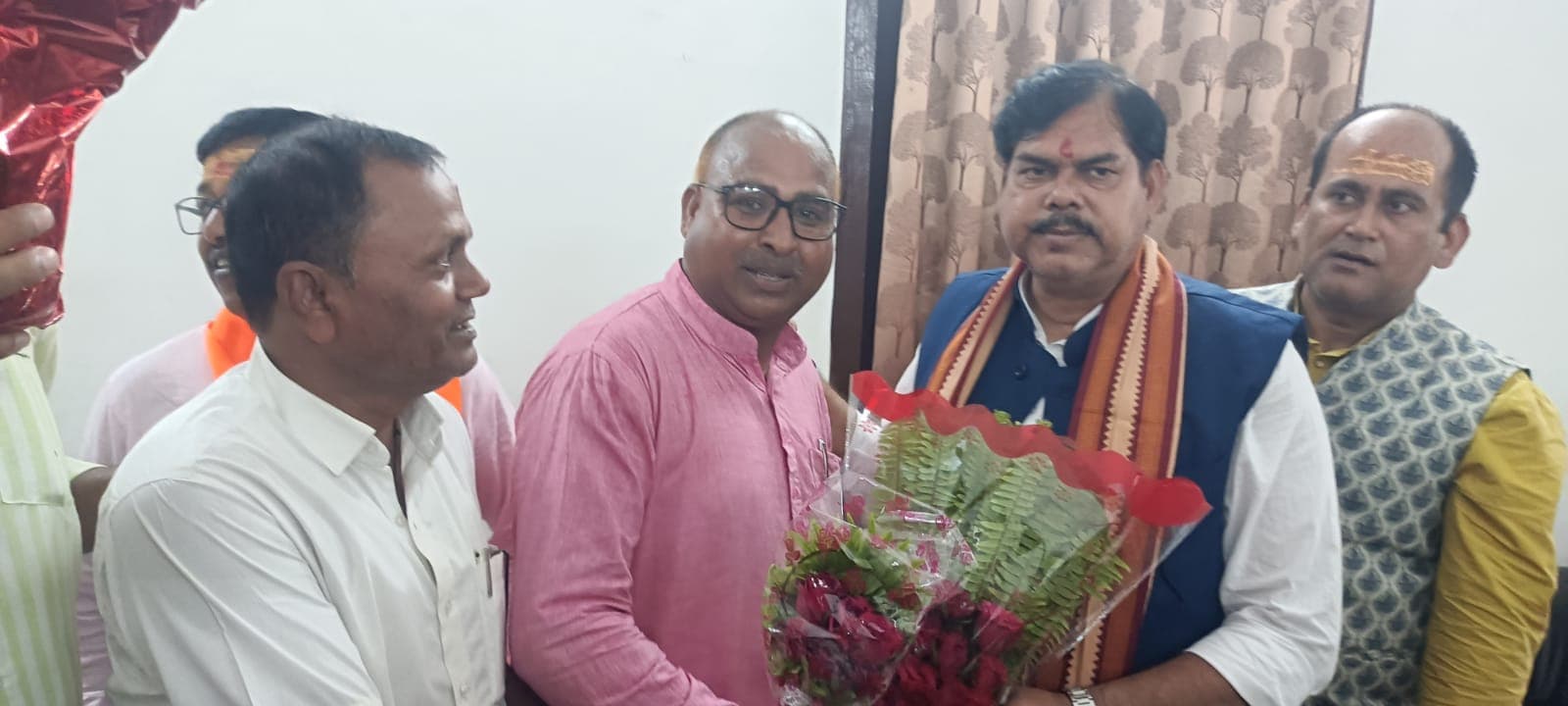 शिक्षकों की समस्याओं को लेकर शिक्षा मंत्री को सौंपा ज्ञापन
