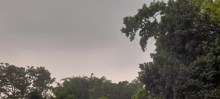 बारिश से बदला मौसम, गर्मी से लोगों को राहत