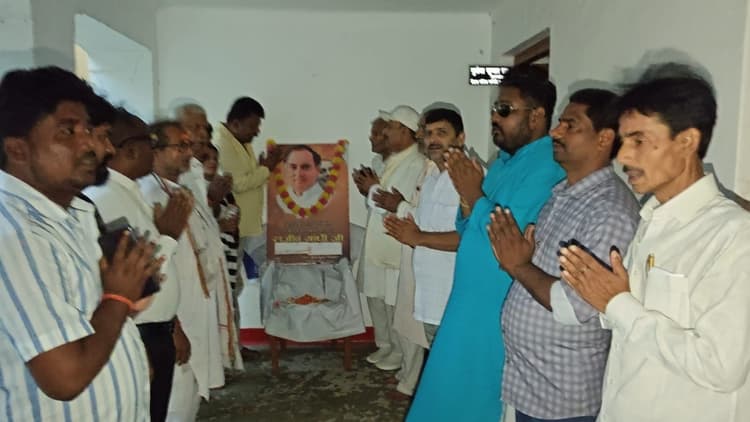 राजीव गांधी की पुण्यतिथि पर कांग्रेस कार्यालय में श्रद्धांजलि सभा