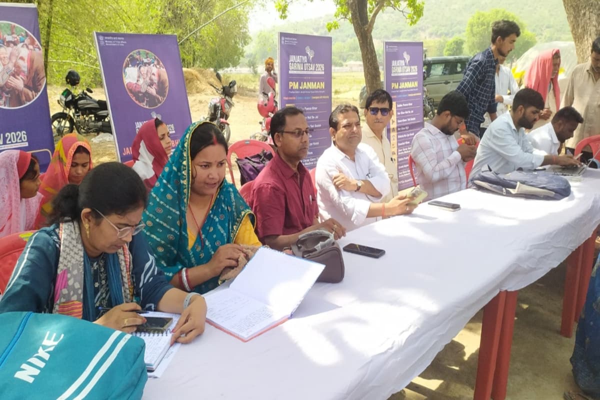 Kaimur News : पानापुर में ‘जनजातीय गरिमा उत्सव’ के तहत विशेष शिविर, एसटी परिवारों को मिला योजनाओं का लाभ