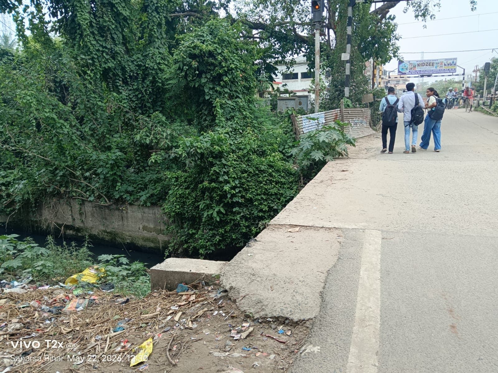 सहरसा में खुले नाले से हादसे का खतरा, सुरक्षा व्यवस्था नहीं