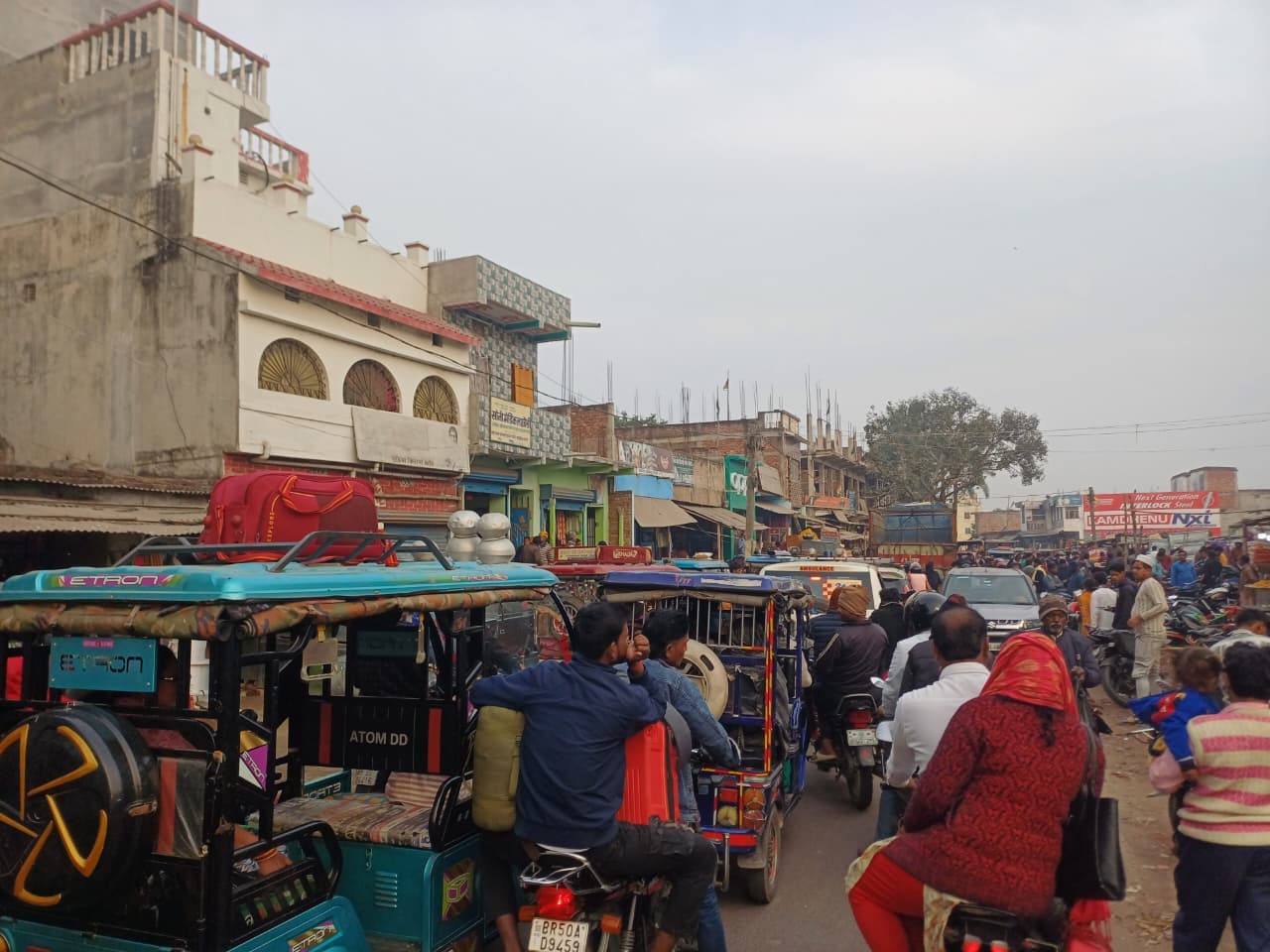 अतिक्रमण से किशनपुर बाजार में रोज लग रहा जाम