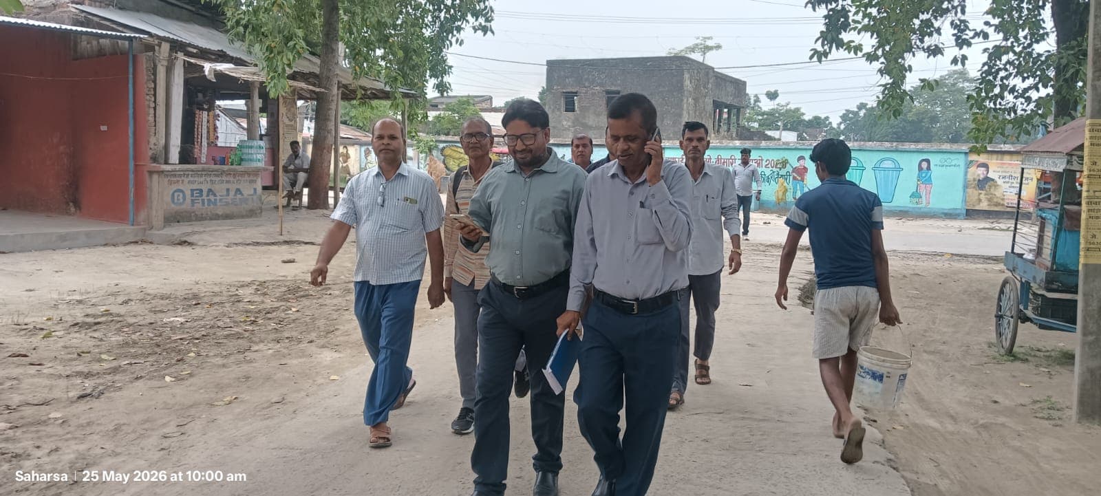 नो व्हीकल डे पर पैदल कार्यालय पहुंचे सीओ और राजस्व पदाधिकारी