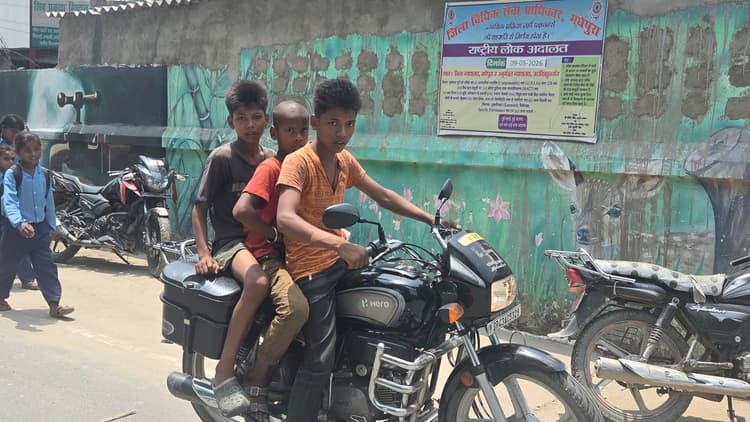 मधेपुरा की सड़कों पर नाबालिग बाइक सवारों का बढ़ता खतरा