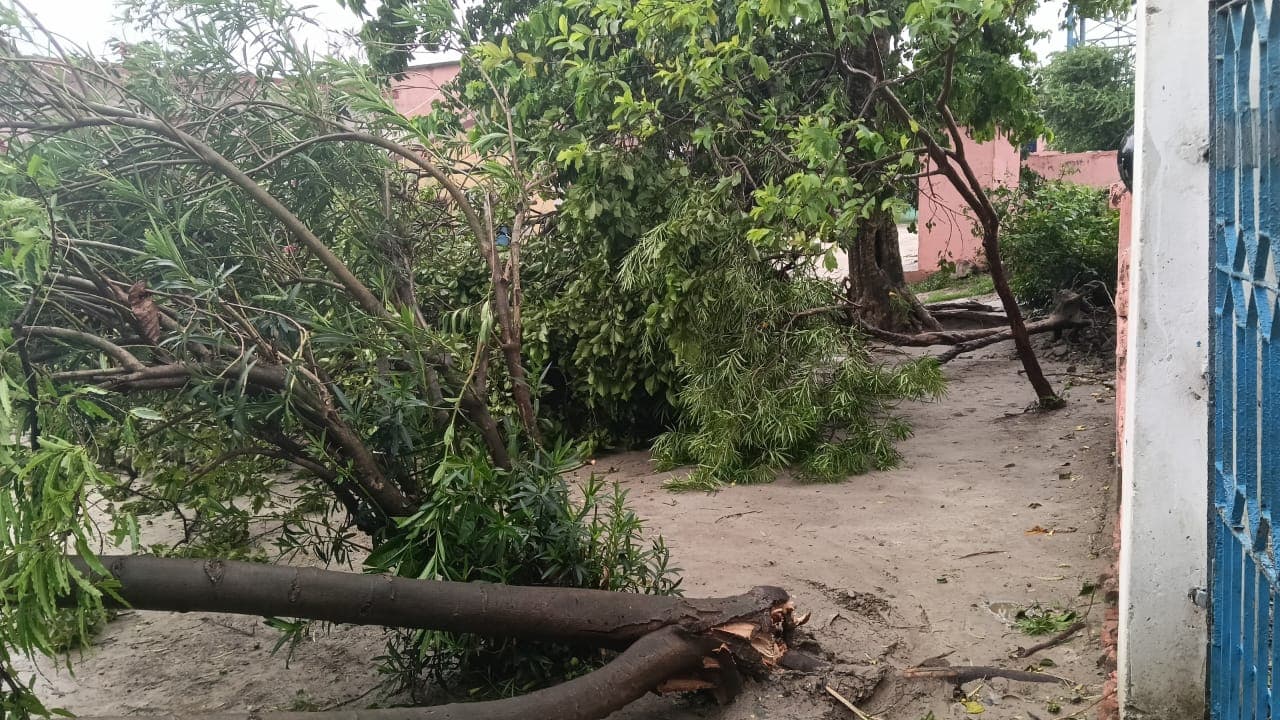बेलदौर में आंधी-बारिश से भारी तबाही