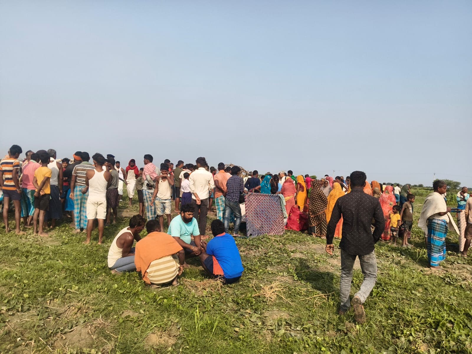 गंगा किनारे खेत में ठनका गिरने से दो बुजुर्ग किसानों की मौत