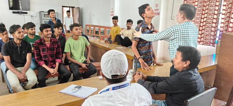 अल्पसंख्यक छात्रावास में स्वास्थ्य जांच शिविर आयोजित