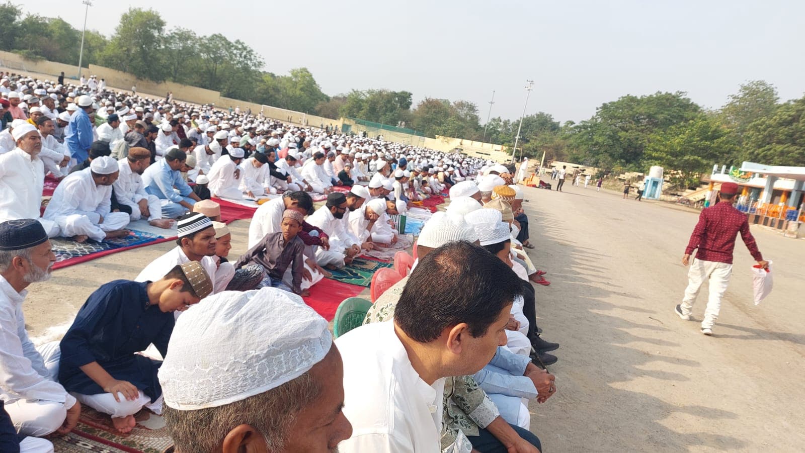 जमुई में अकीदत और भाईचारे के साथ जिलेभर में अदा हुई बकरीद की नमाज, अमन-चैन की मांगी दुआ