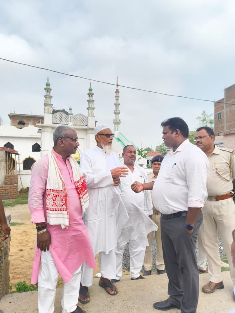मानसी में शांतिपूर्ण माहौल में अदा हुई बकरीद की नमाज