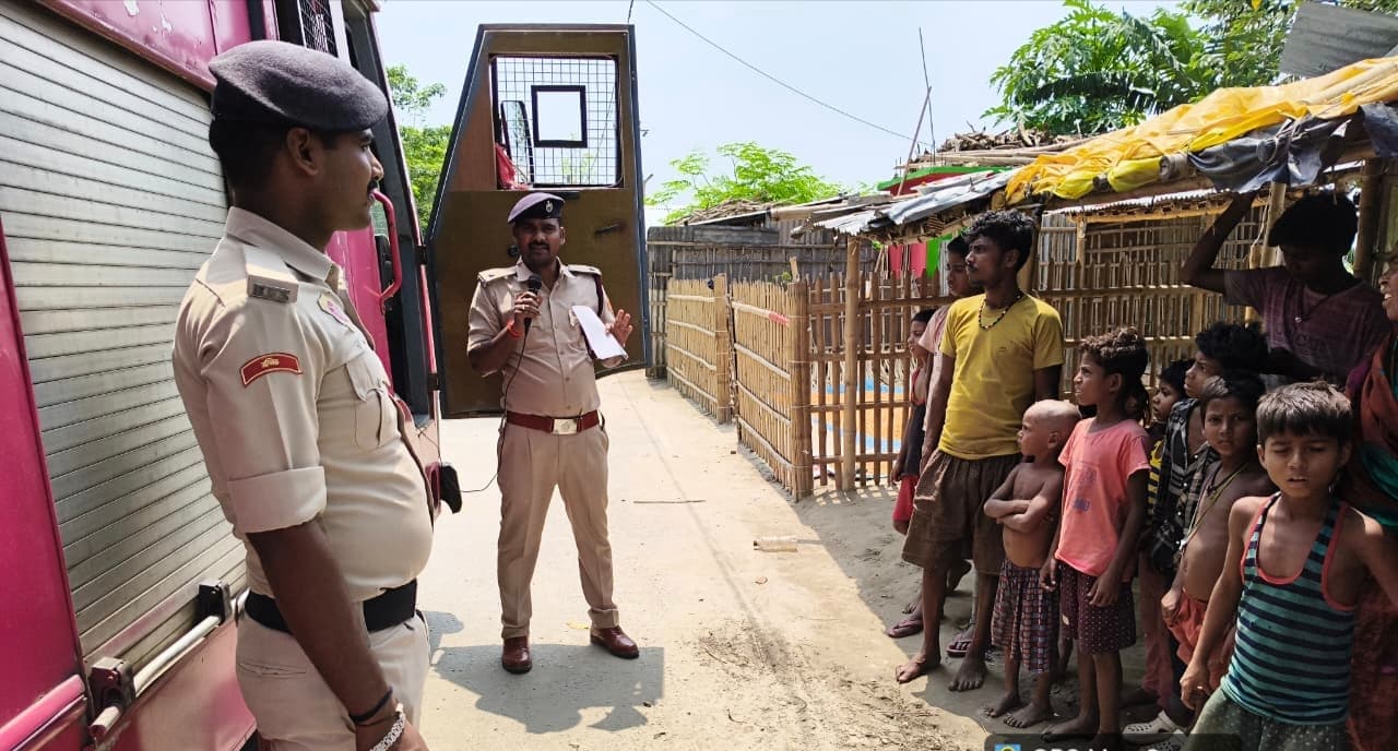 मधेपुरा में घर-घर पहुंच अग्निशमन विभाग ने सिखाए अग्नि सुरक्षा के उपाय