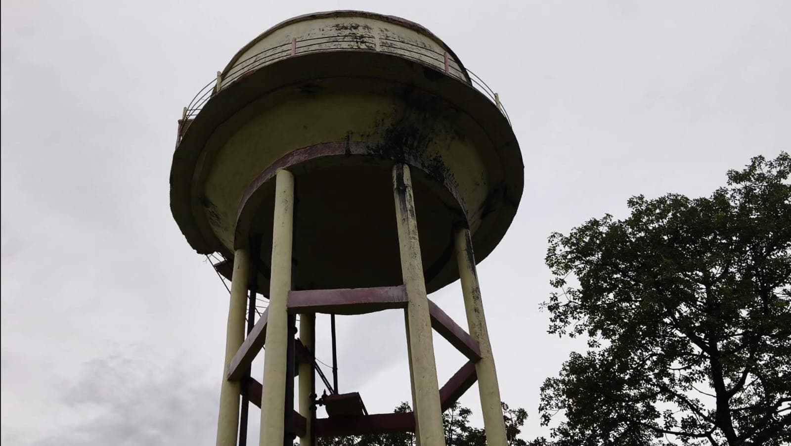 खगड़िया में जलमीनार बनी शोभा की वस्तु, पेयजल संकट से जूझ रहे लोग