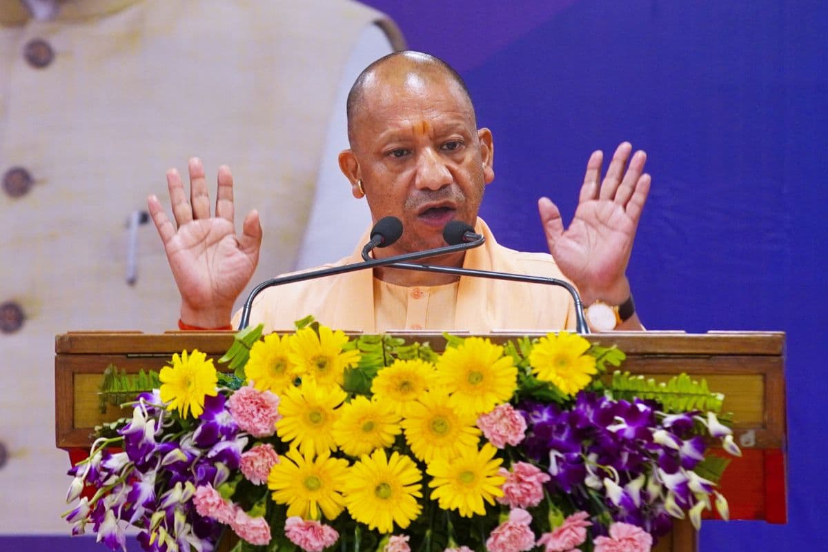 सीएम योगी बोले- जनता का पैसा जनहित में ही होगा खर्च, विपक्ष को दिया करारा जवाब